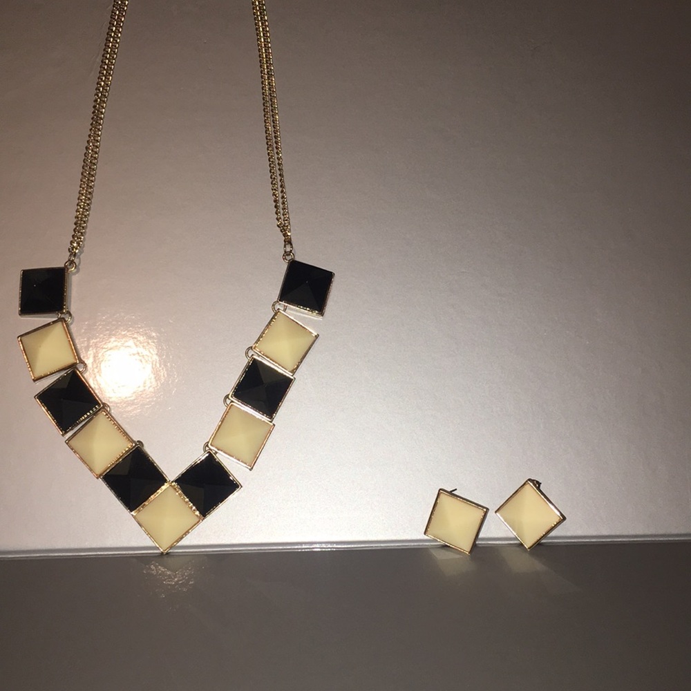 Necklace and earring set